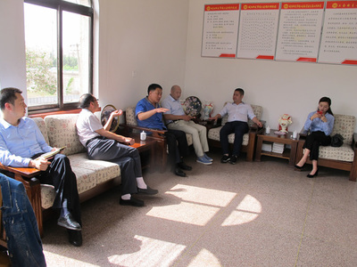 貴州省關(guān)嶺自治縣商貿(mào)考察組赴城陽批發(fā)市場考察洽談，共謀合作發(fā)展新篇章